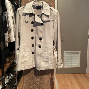 Classic short Burberry trench coat